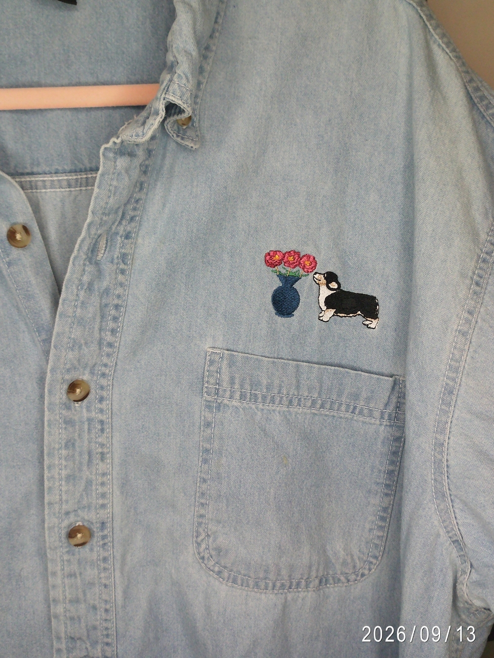TRAC CLUB Women’s Blue Chambray Button Down Shirt XL Embroidered Corgi KH025